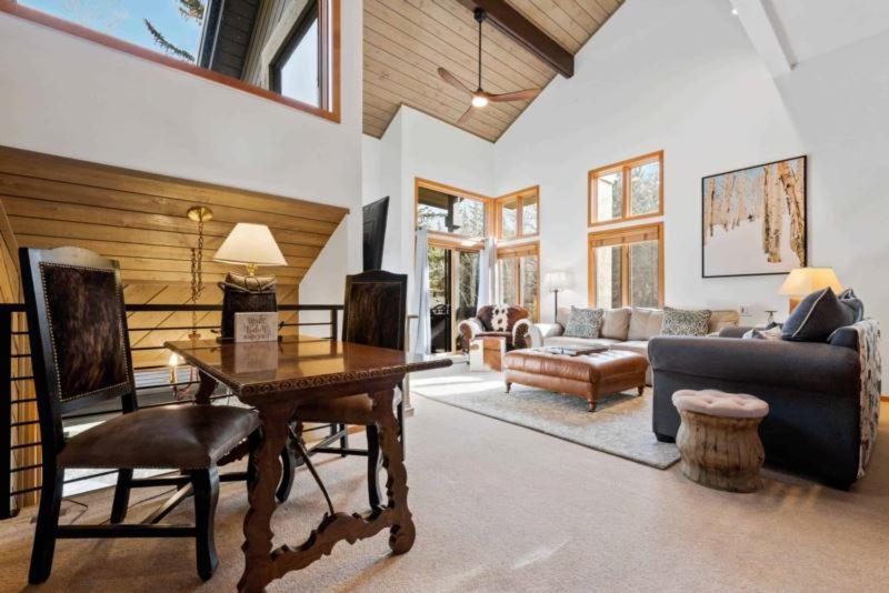 Ridgepoint Townhome 198 By East West Hospitality Beaver Creek Exteriör bild