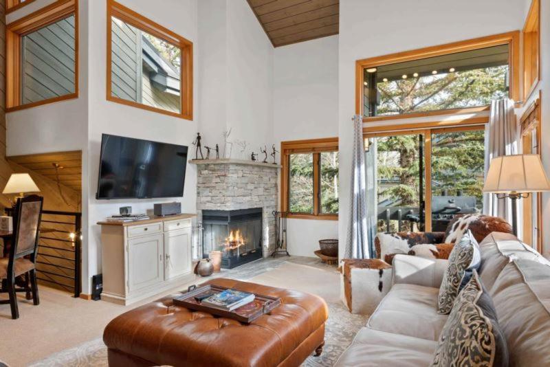 Ridgepoint Townhome 198 By East West Hospitality Beaver Creek Exteriör bild