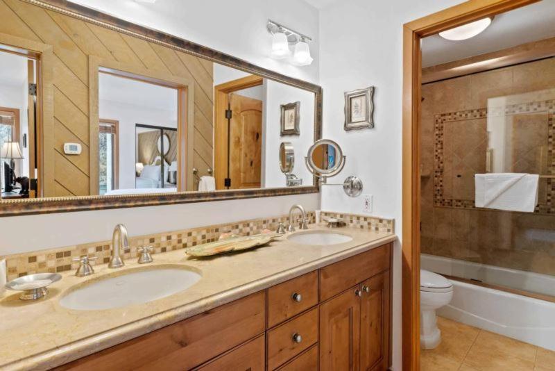 Ridgepoint Townhome 198 By East West Hospitality Beaver Creek Exteriör bild