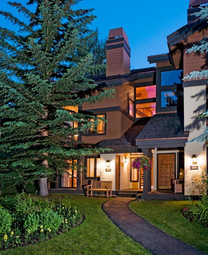 Ridgepoint Townhome 198 By East West Hospitality Beaver Creek Exteriör bild