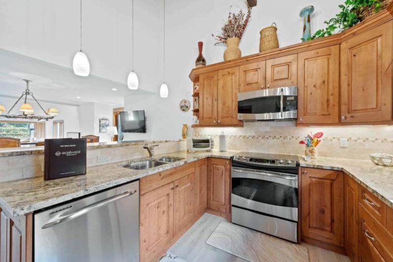 Ridgepoint Townhome 198 By East West Hospitality Beaver Creek Exteriör bild