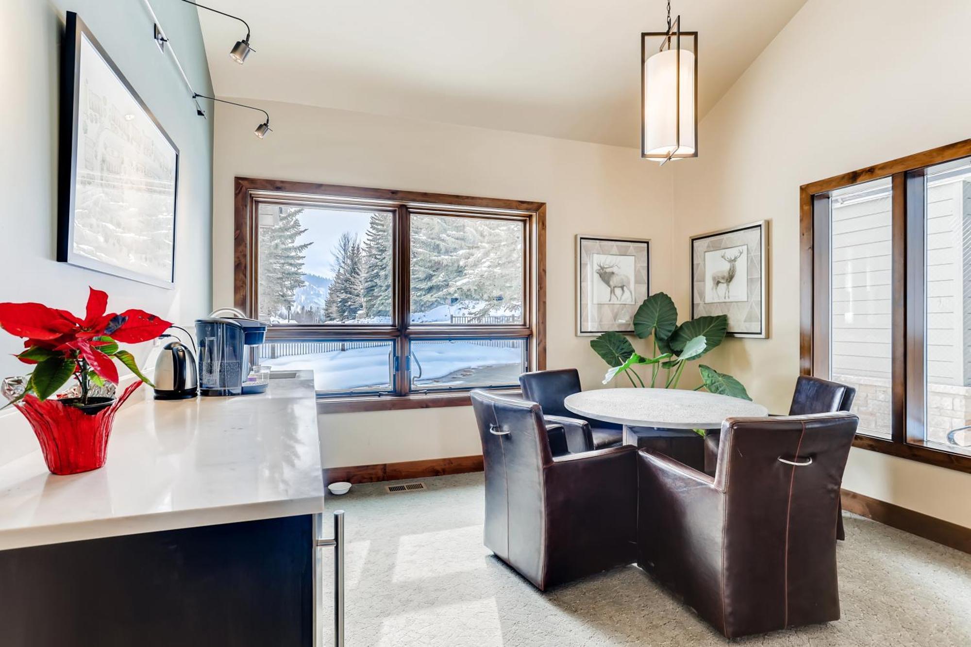 Ridgepoint Townhome 198 By East West Hospitality Beaver Creek Exteriör bild